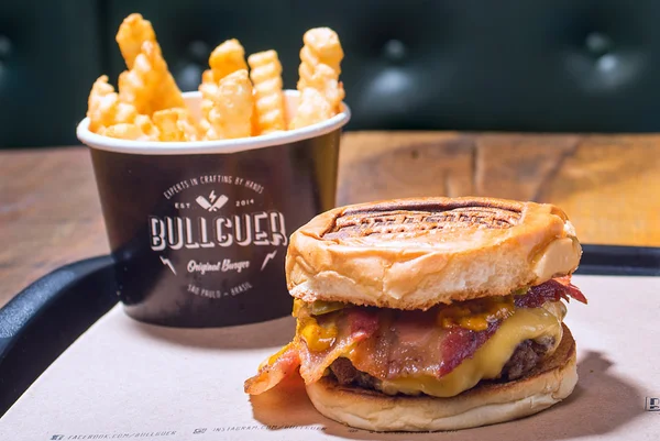 Bullguer, uma das melhores hamburguerias paulistas, chega a Brasília
