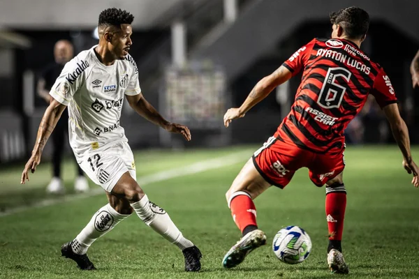 Santos e Flamengo jogam na Vila Belmiro