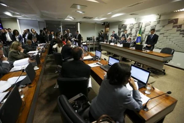 Comissão do Senado aprova relatório da reforma trabalhista