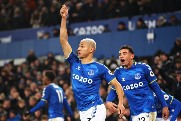 Richarlison marca três para valer 1 em virada do Everton sobre Arsenal