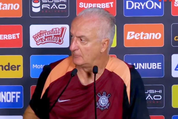 Dorival Jr. desabafa ao falar sobre a Seleção e se compara a Ancelotti