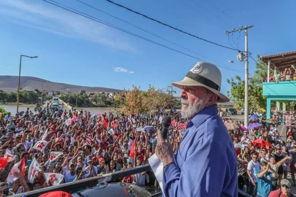Caravana de Lula tem encontro com Mujica e visita a mausoléu de Vargas