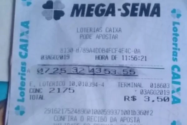 Mulher cola números em bilhete da Mega-Sena e pede prêmio na lotérica