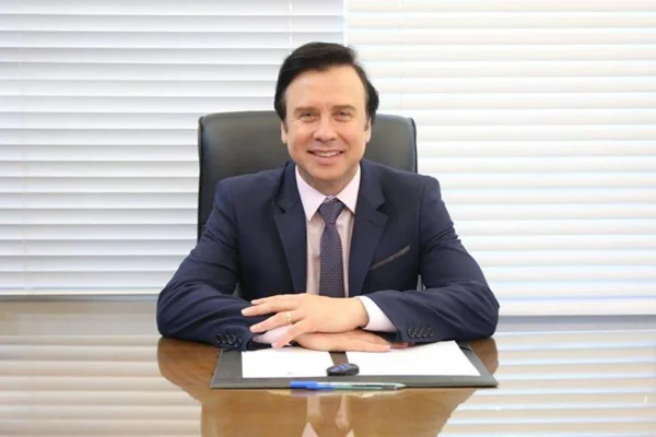 Imagem colorida mostra o prefeito de Farroupilha, Fabiano Feltrin - Metrópoles