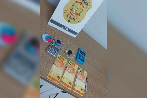PCDF estoura apartamento usado como boca de fumo de luxo na Asa Norte