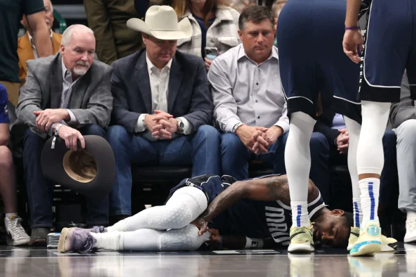 Imagem colorida de Kyrie Irving, do Dallas Mavericks- Metrópoles