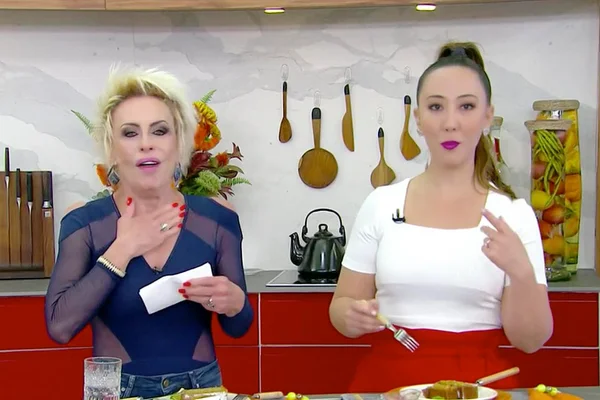 Ana Maria Braga se engasga ao vivo no Mais Você