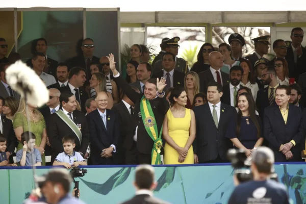 Análise: no Dia da Independência, Bolsonaro promove Edir e Silvio