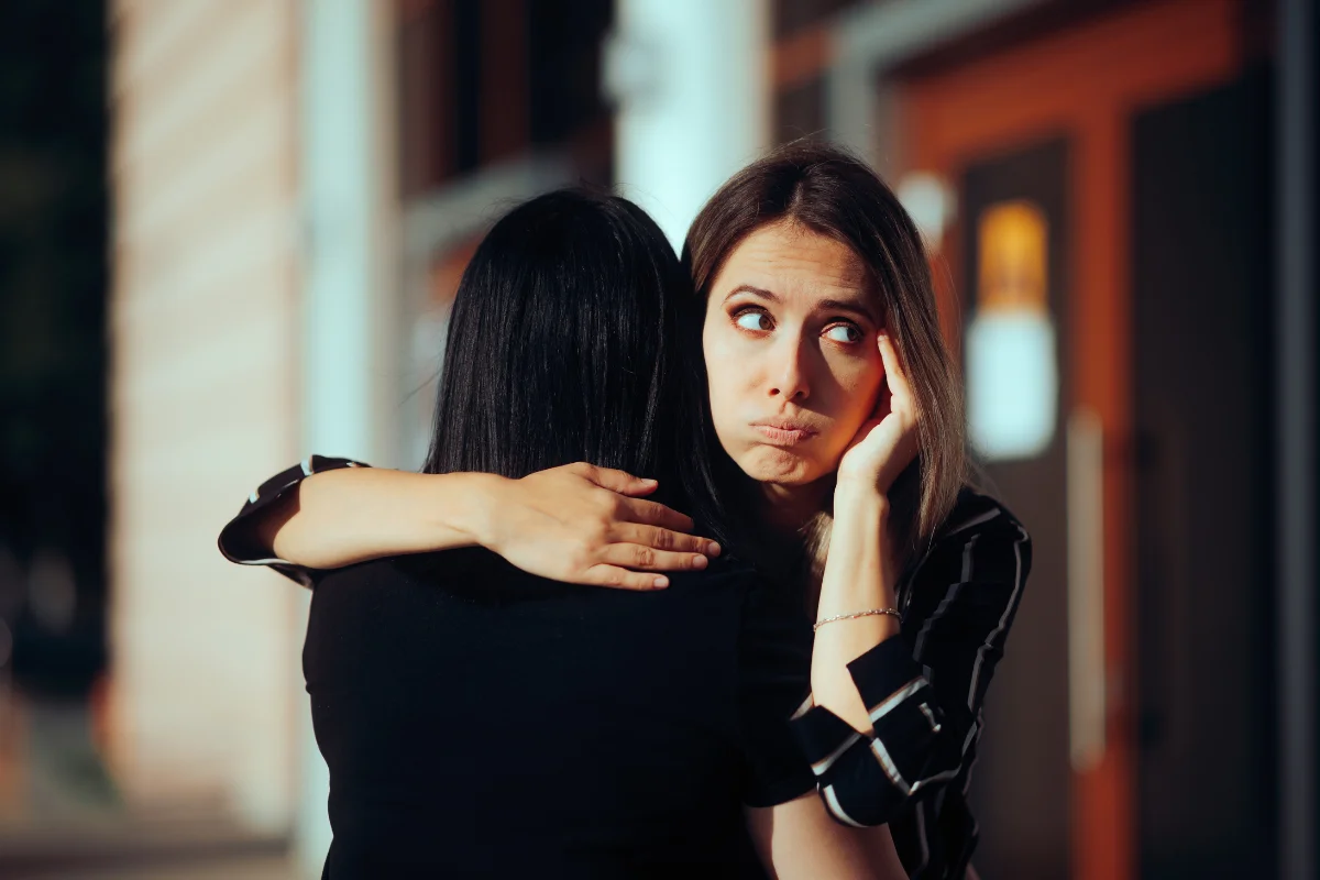Medo de julgamento faz 60% das mulheres ocultarem vida amorosa