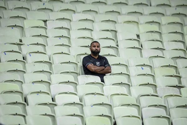 Torcedor do Ceará desolado após rebaixamento da equipe