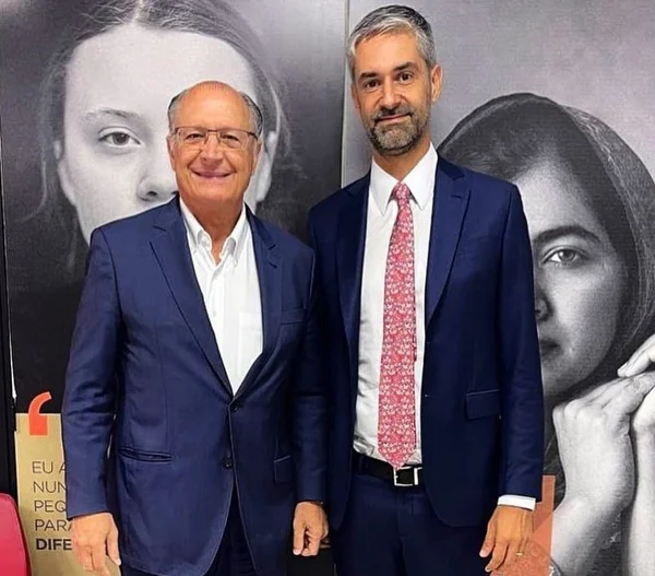 Advogado Augusto Arruda Botelho se filiou ao PSB para ser candidato a deputado federal