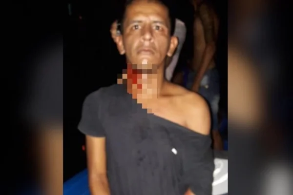 Criminosos divulgam foto de homem torturado antes de matá-lo