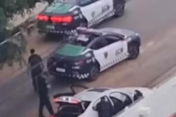 Imagem colorida de viaturas da GCM responsáveis pela apreensão da BMW durante perseguição após baile funk - Metrópoles