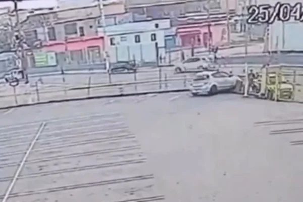 Motorista bêbado atropela três pessoas em saída de estacionamento - Metrópoles