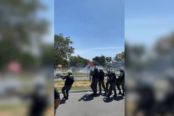 PMRJ dando tiro de bala de borracha na torcida do Flamengo