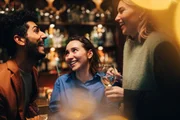 Uma pesquisa parece ter comprovado a importância de se ter bons amigos, ainda mais se você for uma pessoa solteira Uma pesquisa parece ter comprovado a importância de se ter bons amigos, ainda mais se você for uma pessoa solteira