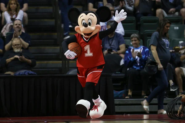 Mickey basquete