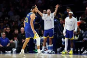 NBA: Curry marca 44 pontos em vitória do Warriors e iguala LeBron James - imagem 2 NBA: Curry marca 44 pontos em vitória do Warriors e iguala LeBron James - imagem 2