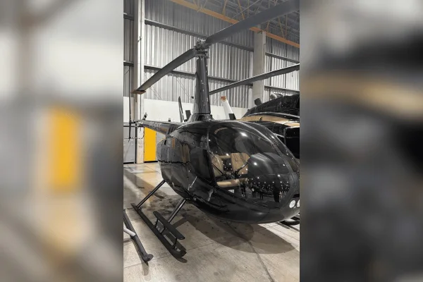 Helicóptero apreendido na Operação Sanakay, que mira esquema de pirâmide - Metrópoles