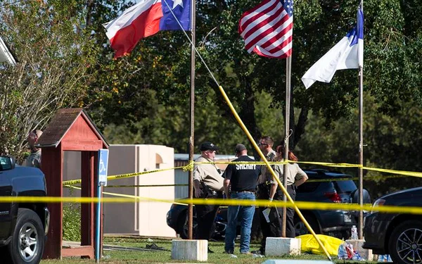 Atirador abre fogo em igreja do Texas. Polícia fala em 26 mortos