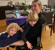 Luiza Possi e os filhos posam para as redes sociais Luiza Possi e os filhos posam para as redes sociais