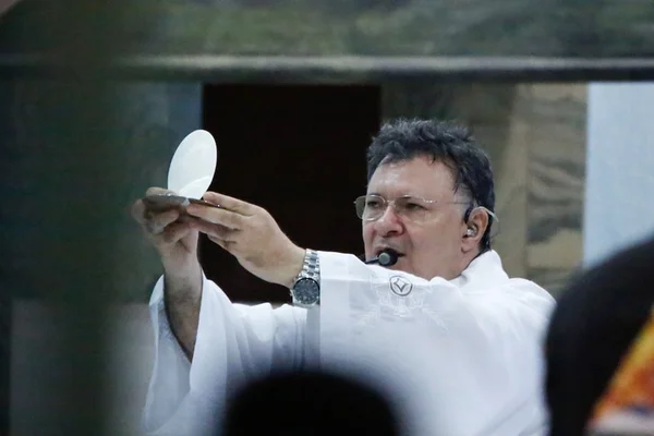 Padre Moacir tem carro de luxo e fazenda não declarados, diz Receita