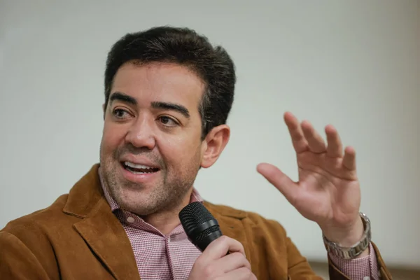 Foto colorida de Bruno Dantas, presidente do TCU, em painel promovido pelo IDP - Metrópoles