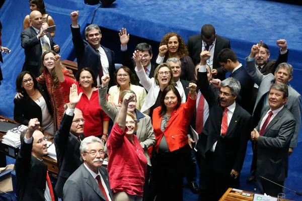 Aliados de Dilma anunciam representação contra testemunhas da acusação