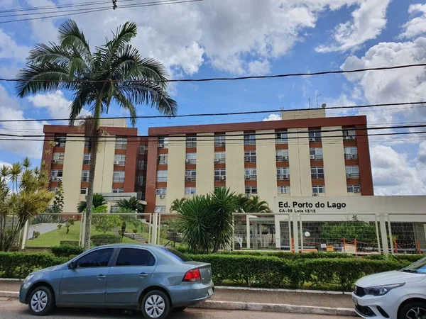 Áudio: homem quebra carros de vizinhos e xinga policiais na DP