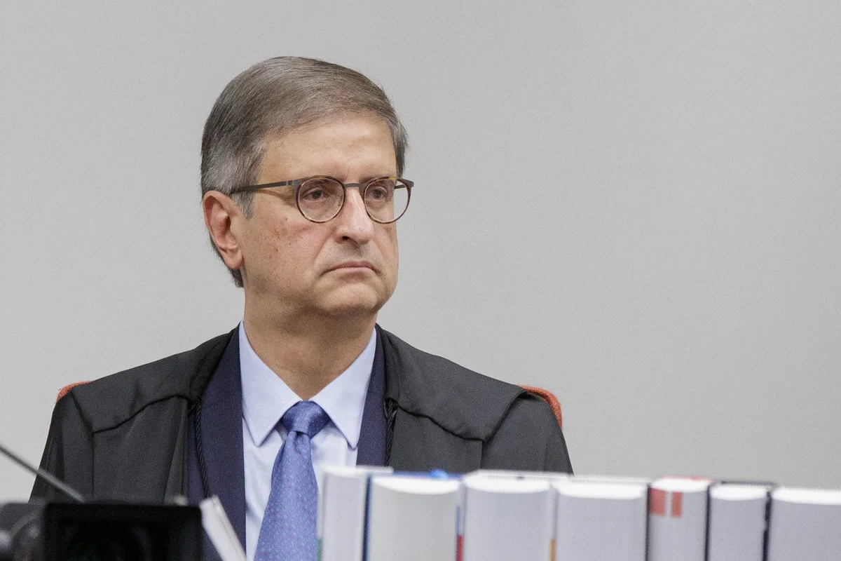 Imagem de destaque da notícia: Associação de Delegados da PF Questiona Participação de Procurador-Geral em Investigação