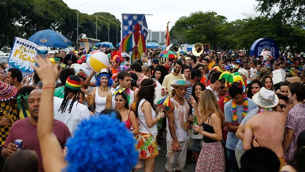 Tudo o que você precisa para sobreviver ao Carnaval do Rio de Janeiro
