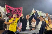 Guilherme Derrite e Flávio Bolsonaro durante a convenção que formalizou candidatura de Tarcísio de Freitas à reeleição Guilherme Derrite e Flávio Bolsonaro durante a convenção que formalizou candidatura de Tarcísio de Freitas à reeleição