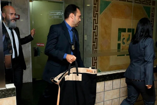 Rolou na 6ª: PF toma arma de Janot e Lava Jato quer Lula no semiaberto