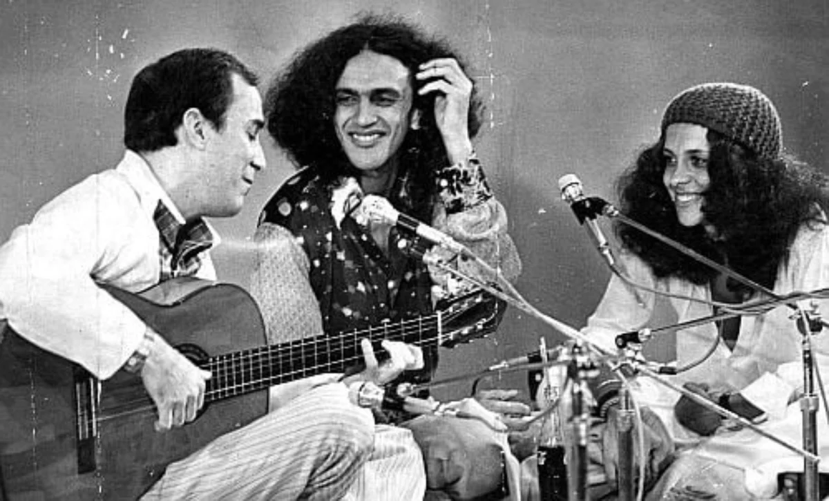 Os Doces Bárbaros: grupo de Bethânia, Caetano, Gal e Gil ganha livro - imagem 1 Os Doces Bárbaros: grupo de Bethânia, Caetano, Gal e Gil ganha livro - imagem 1