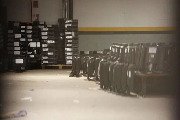 Escolas públicas do DF aguardam há mais de um ano doação de 300 computadores que deputados distritais não usam mais