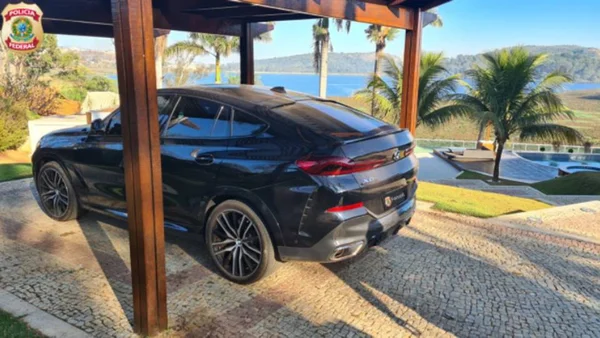 BMW estacionada