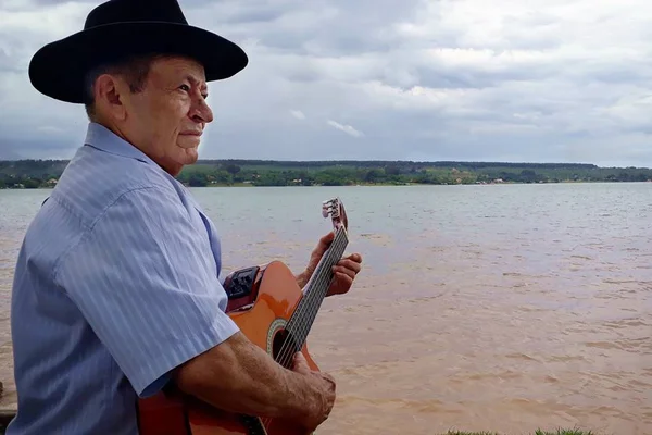 Violeiro de Ceilândia, Seu Zeca estreia em estúdio aos 77 anos