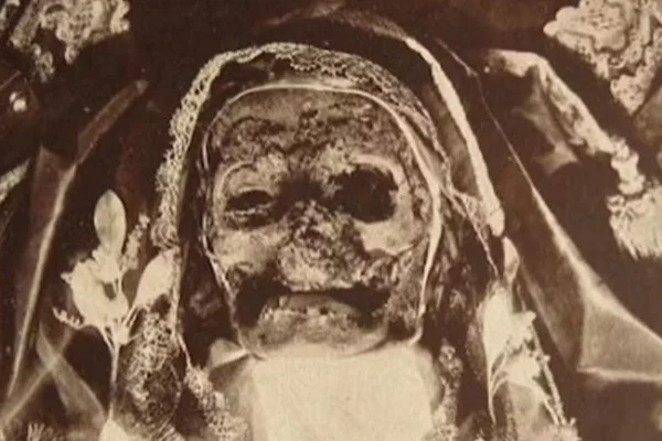 cadáver da Santa Teresa de Jesus