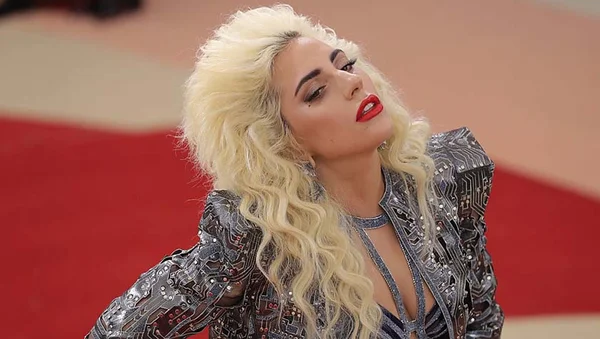 Lady Gaga cita Simone & Simaria e fãs vão à loucura