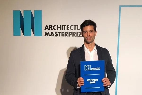 Samuel Lamas recebe premiação em jantar de gala na Espanha