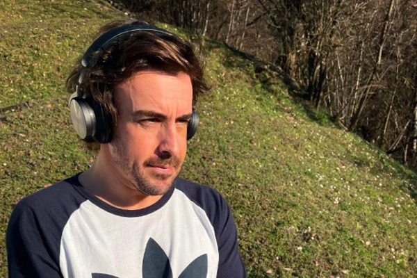 Alonso após cirurgia