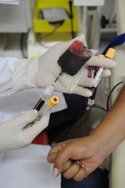 Candidatos a doar medula óssea enfrentam dificuldades para marcar horário no Hemocentro
