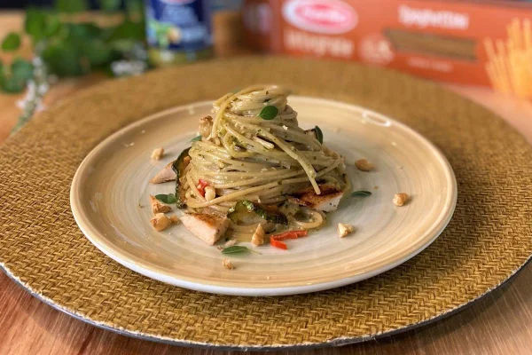 espaguete com pesto
