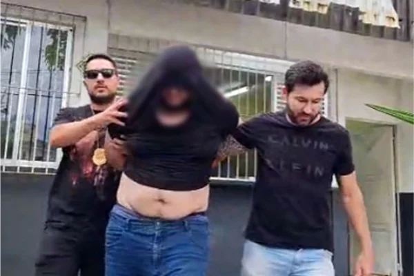 Imagem colorida mostra homem acusado de estuprar a própria sobrinha por 4 anos. Tio da vítima tinha a guarda da adolescente na época do crime - Metrópoles