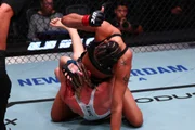 Alice Pereira venceu Daria Zhelezniakova por nocaute técnico. Alice Pereira venceu Daria Zhelezniakova por nocaute técnico.