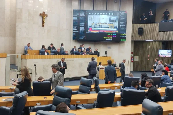 Vereadores de SP discutem proposta de reajuste aos servidores municipais