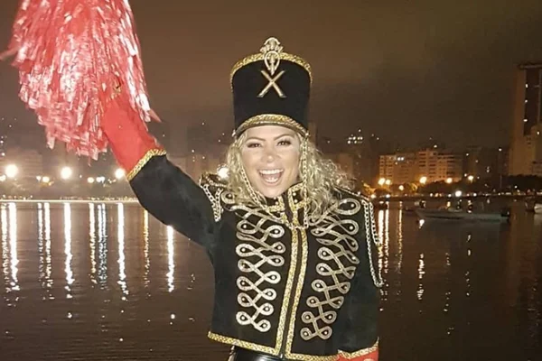 No sexo, Catia Paganote atende pedidos para se vestir de paquita