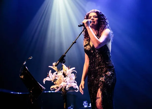 Vanessa da Mata apresenta show da turnê “Delicadeza” em Brasília