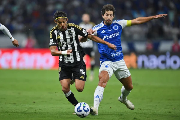 Foto colorida de Cruzeiro e Atlético-MG - Metrópoles