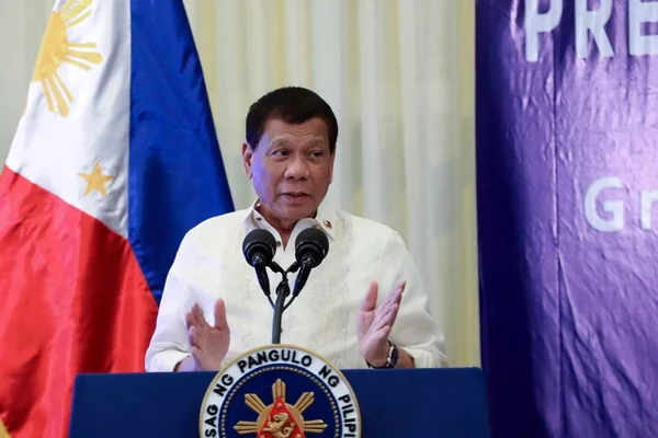 Presidente das Filipinas: mulheres bonitas me curaram de ser gay